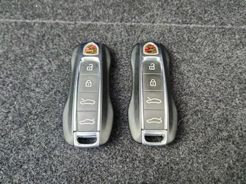 Used 2023 Porsche Taycan 4S AWD/4WD image 57