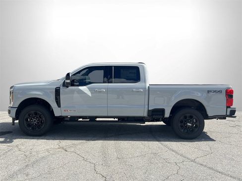 New 2026 Ford F250 Lariat w/ Black Appearance Package image 33