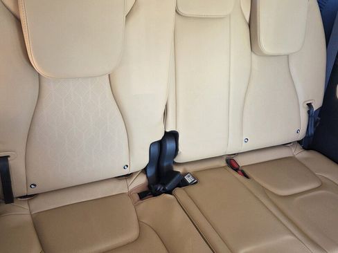 Used 2024 Kia Carnival EX image 15