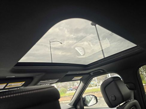 New 2026 Land Rover Discovery Dynamic SE image 21