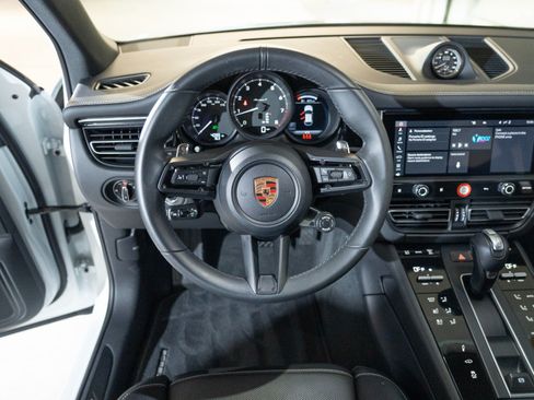 Certified 2026 Porsche Macan Turbo AWD/4WD image 28