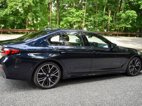 Used 2021 BMW 530i w/ M Sport Package RWD image 8