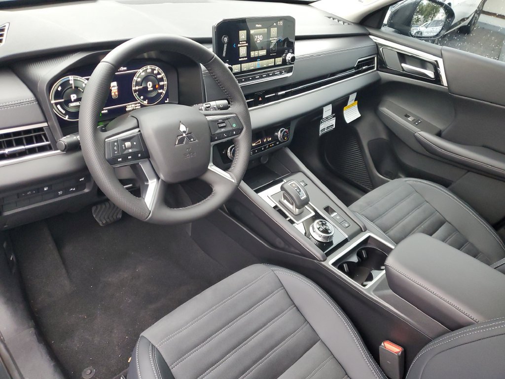 Used 2025 Mitsubishi Outlander SE AWD/4WD image 14