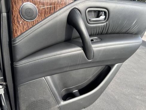 Used 2020 Nissan Armada SL image 19