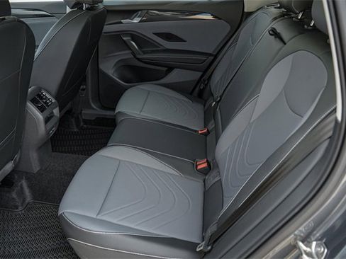 New 2025 Volkswagen Tiguan SE image 21