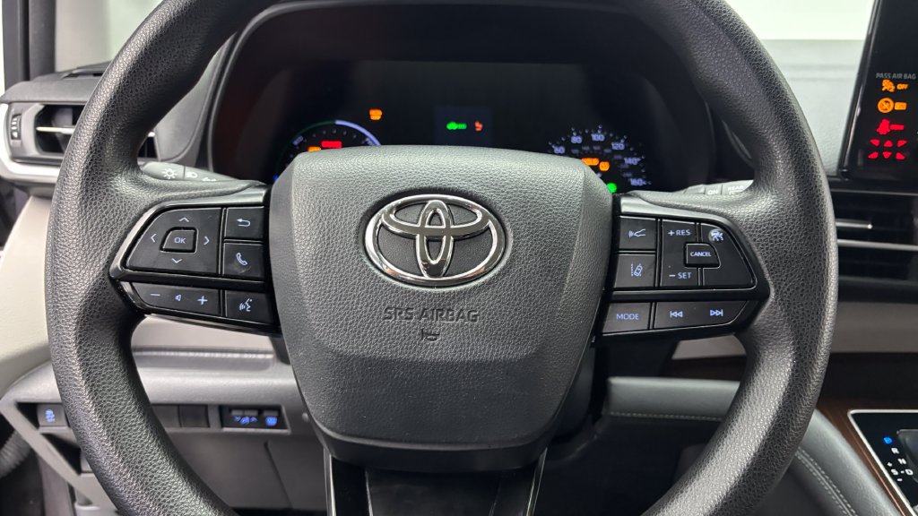 Certified 2024 Toyota Sienna LE FWD image 25