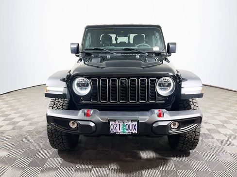 Used 2025 Jeep Gladiator Rubicon w/ Convenience Group image 3