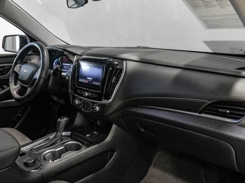 Used 2020 Chevrolet Traverse LT FWD image 20