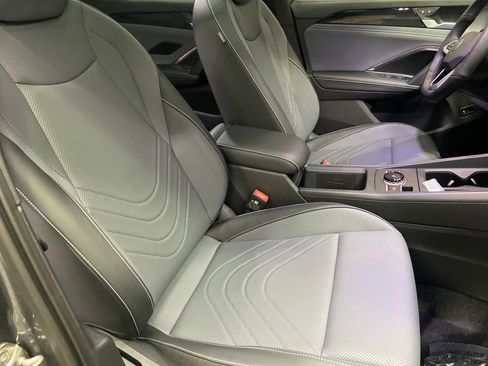 New 2026 Volkswagen Tiguan SE R-Line AWD/4WD image 8
