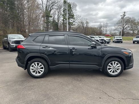Used 2023 Toyota Corolla Cross LE w/ Moonroof Package image 2