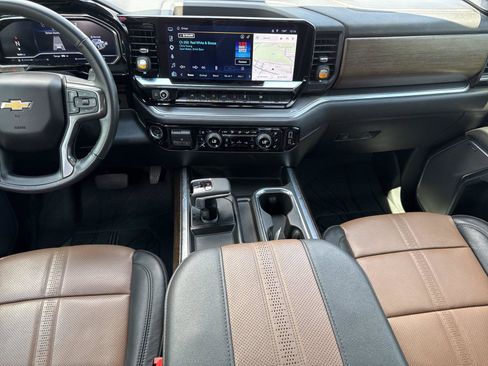 Used 2025 Chevrolet Silverado 1500 High Country AWD/4WD image 15