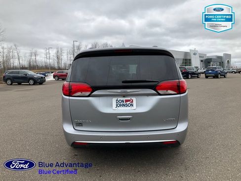 Used 2020 Chrysler Pacifica Limited FWD image 26