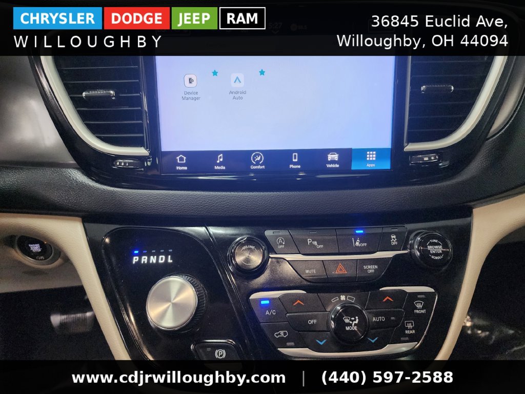 Used 2023 Chrysler Pacifica Touring-L FWD image 20