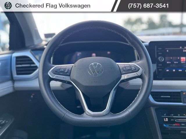 Used 2025 Volkswagen Taos SE FWD image 33