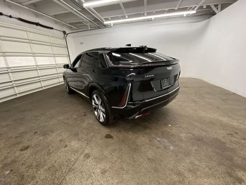 Used 2024 Cadillac Lyriq Luxury AWD/4WD image 4