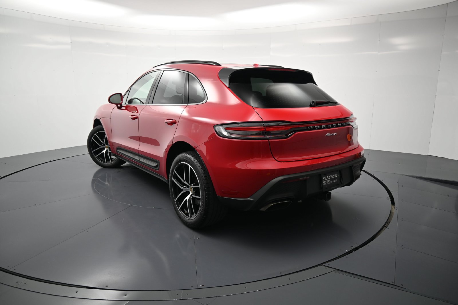 Certified 2025 Porsche Macan AWD/4WD image 35
