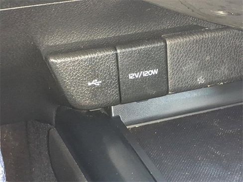 Used 2020 Toyota Camry SE image 21