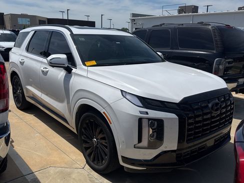 Used 2024 Hyundai Palisade Calligraphy image 2