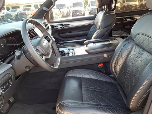 Certified 2023 Jeep Grand Wagoneer Series III AWD/4WD image 9