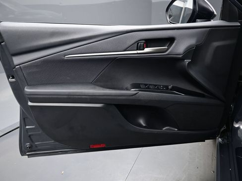 Used 2025 Toyota Camry SE FWD image 9