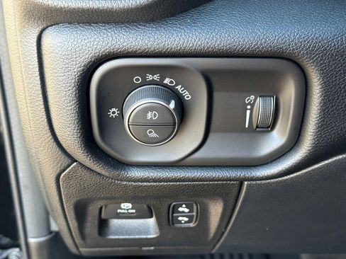 Used 2022 RAM 1500 Big Horn AWD/4WD image 32
