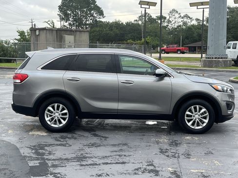 Used 2017 Kia Sorento FWD w/ LX Convenience Package image 10