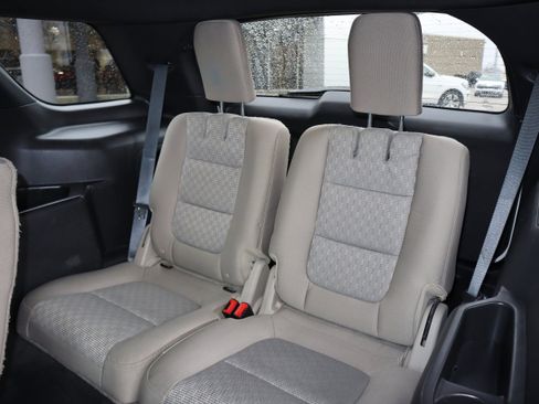 Used 2015 Ford Explorer XLT AWD/4WD image 24