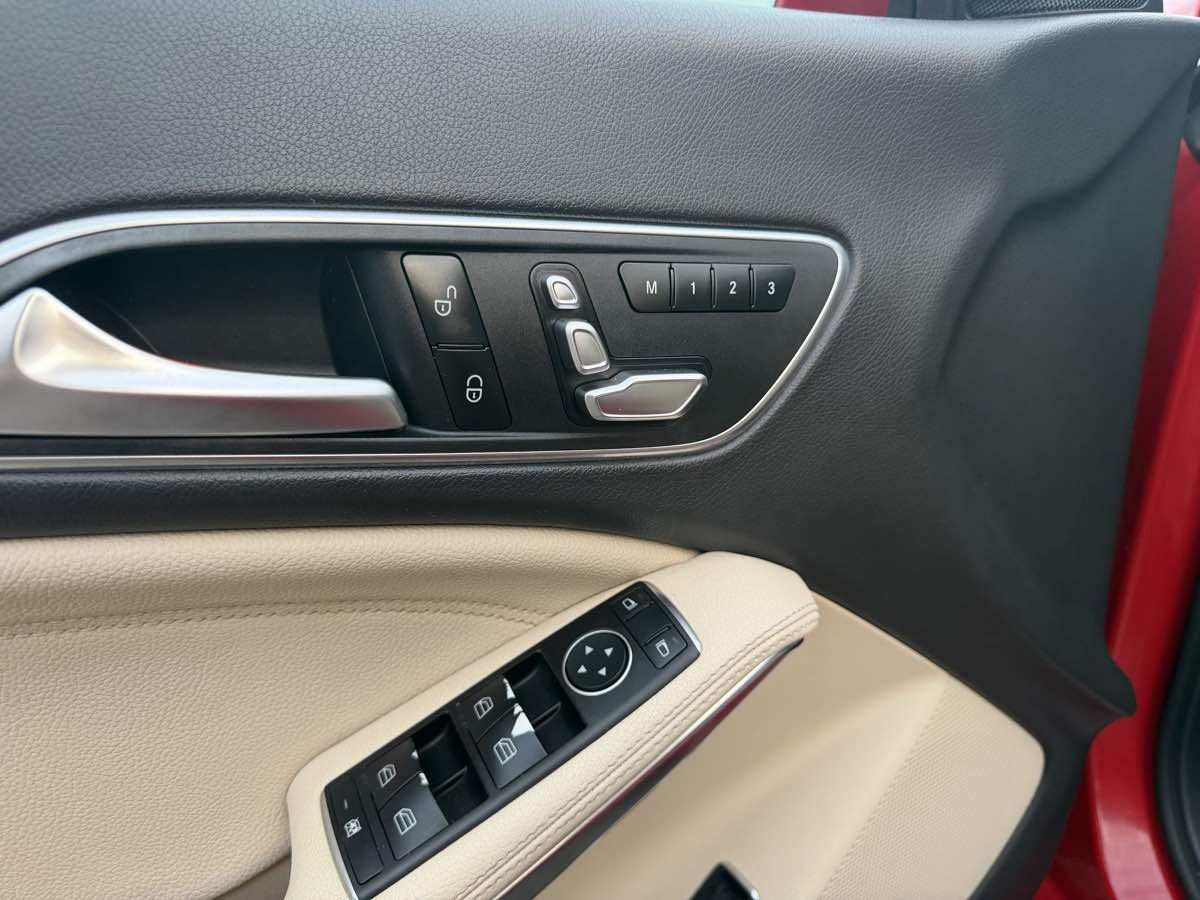 Used 2018 Mercedes-Benz CLA 250 4MATIC image 11