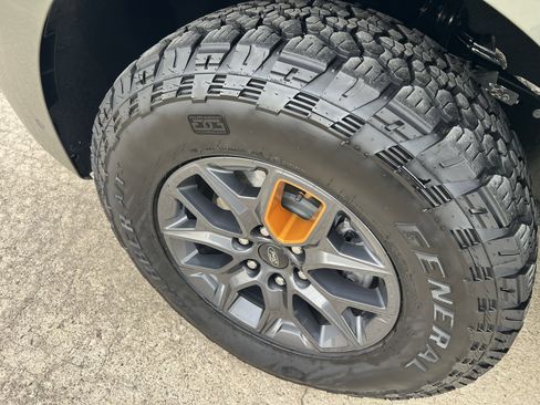 Used 2025 Ford Expedition Tremor image 11