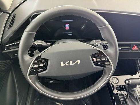 Certified 2025 Kia Niro EX Touring FWD image 24