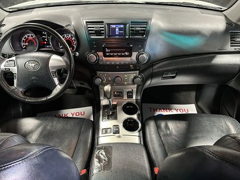 Used 2012 Toyota Highlander SE w/ Tow Pkg image 21