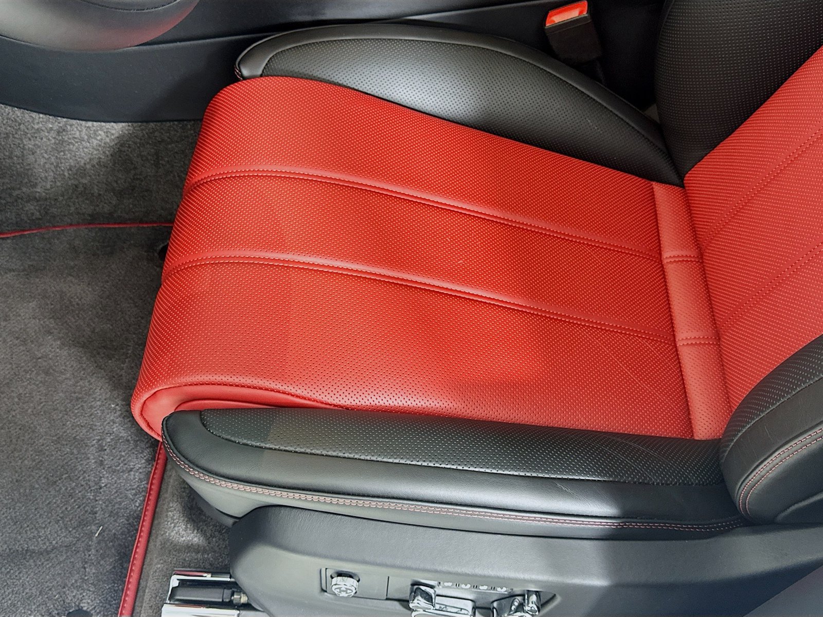 Used 2026 Bentley Bentayga AWD/4WD image 19