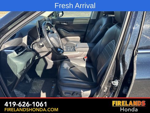 Used 2021 Toyota Highlander XLE image 16