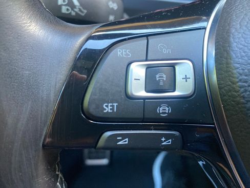 Used 2020 Volkswagen Tiguan SEL Premium R-Line image 15