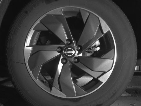 Used 2025 Nissan Rogue SV image 14