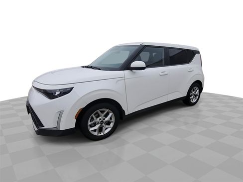 Used 2023 Kia Soul LX w/ LX Technology Package FWD image 4
