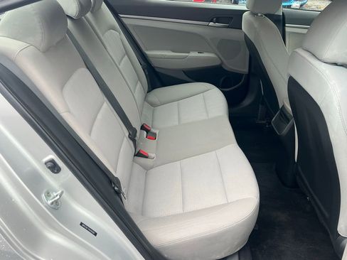 Used 2017 Hyundai Elantra SE image 16