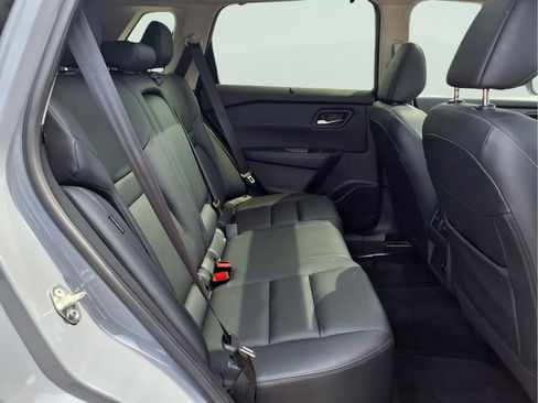 Used 2025 Nissan Rogue SL w/ Tech Package FWD image 14