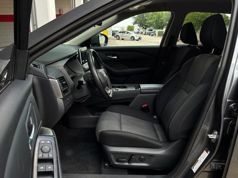 Used 2026 Nissan Rogue SV FWD image 10