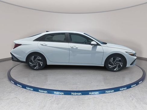 Used 2025 Hyundai Elantra SEL FWD image 5