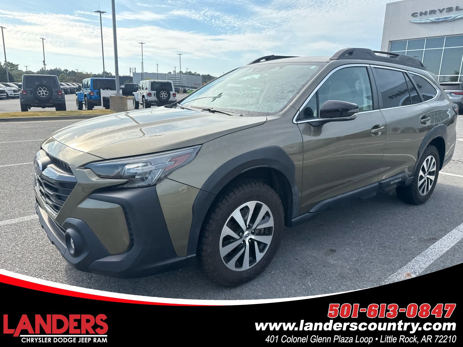 Used 2024 Subaru Outback Premium AWD/4WD image 1