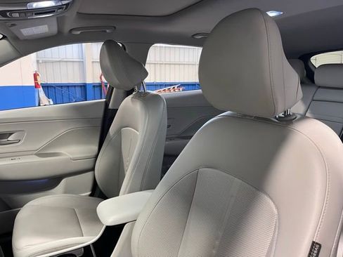 Used 2024 Hyundai Kona Limited image 23