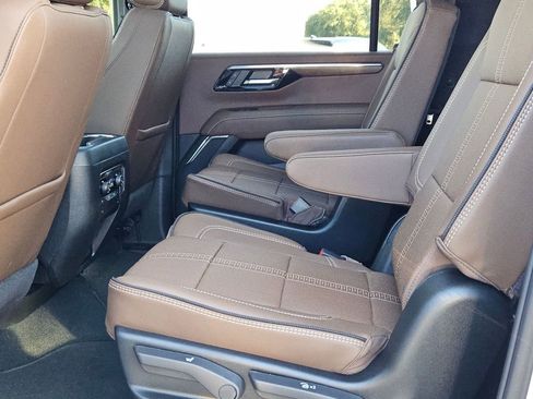 New 2026 Chevrolet Suburban High Country w/ Sun And Tow Package AWD/4WD image 21