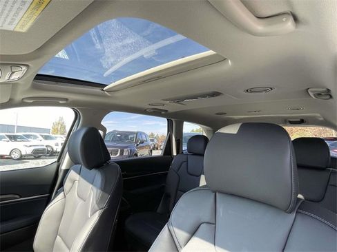 New 2025 Kia Telluride S image 3
