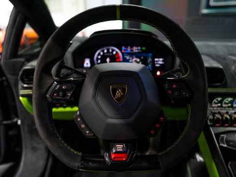 Used 2018 Lamborghini Huracan Performante image 28