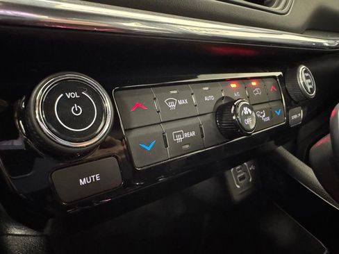 Used 2023 Jeep Compass High Altitude AWD/4WD image 33