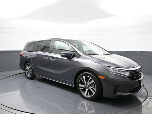 Certified 2024 Honda Odyssey Touring image 4
