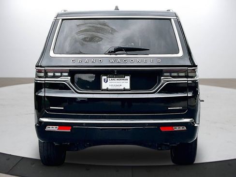 Used 2023 Jeep Grand Wagoneer Series II AWD/4WD image 7