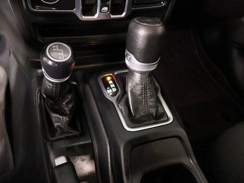 Used 2023 Jeep Gladiator Willys image 7