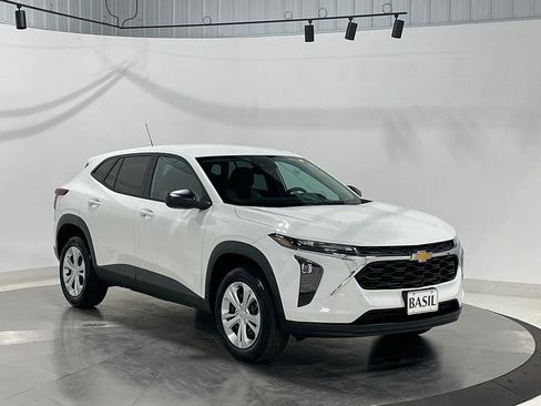 Used 2024 Chevrolet Trax LS w/ Driver Confidence Package FWD image 36